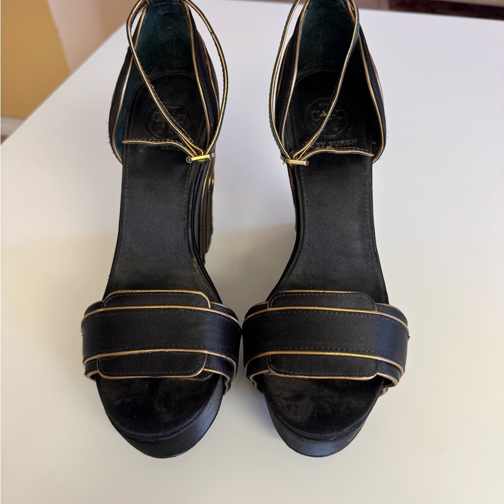 Elegant Black Wedge Sandals - Picture 2 of 6